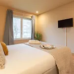 Elegant Modern Flat With Balcony By Hostwise Apartman *