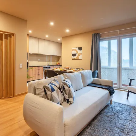 Apartmán Elegant Modern Flat With Balcony By Hostwise *