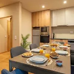 Апартаменты Elegant Modern Flat With Balcony By Hostwise