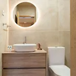 Апартаменты Elegant Modern Flat With Balcony By Hostwise