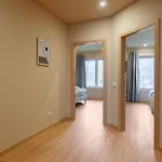 Elegant Modern Flat With Balcony By Hostwise Apartamento