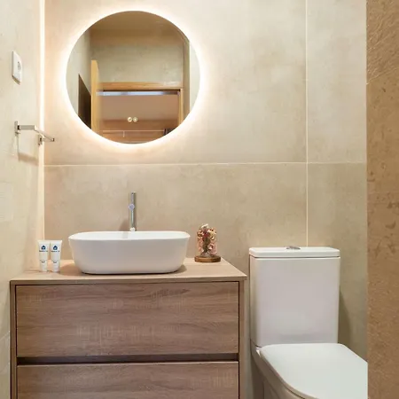 Appartement Elegant Modern Flat With Balcony By Hostwise