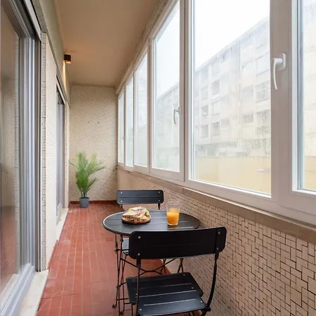 Elegant Modern Flat With Balcony By Hostwise Appartement Oporto