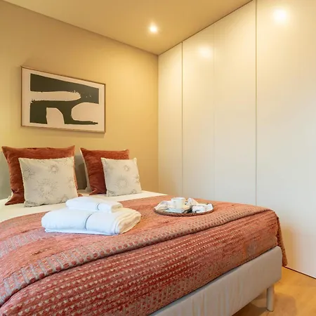Elegant Modern Flat With Balcony By Hostwise * Oporto
