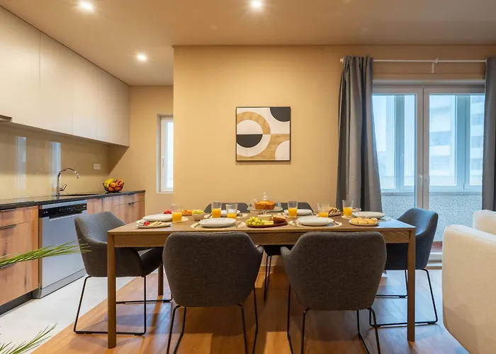 Elegant Modern Flat With Balcony By Hostwise * 포르투