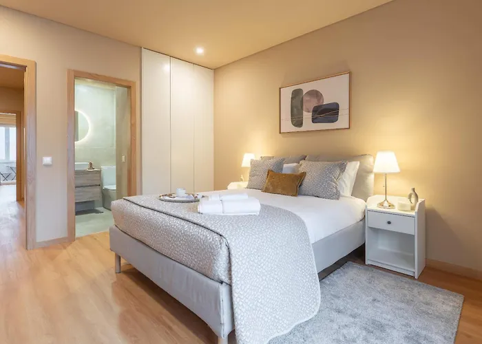 Elegant Modern Flat With Balcony By Hostwise 포르투