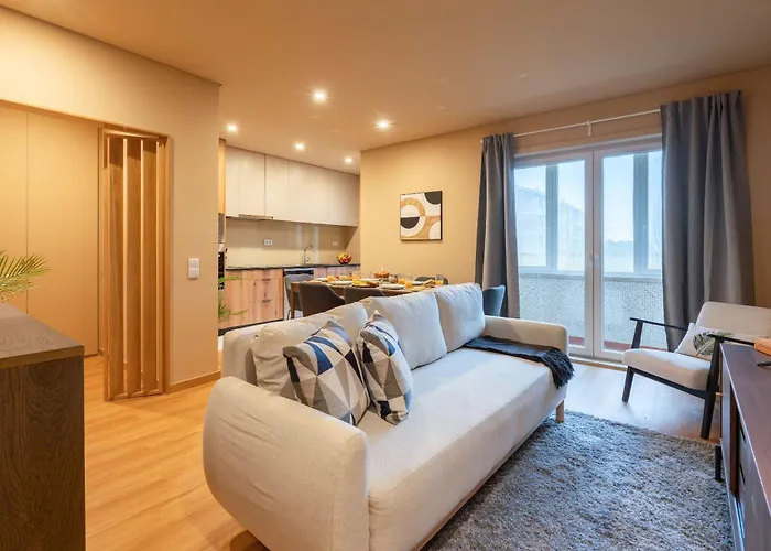 Appartement Elegant Modern Flat With Balcony By Hostwise *