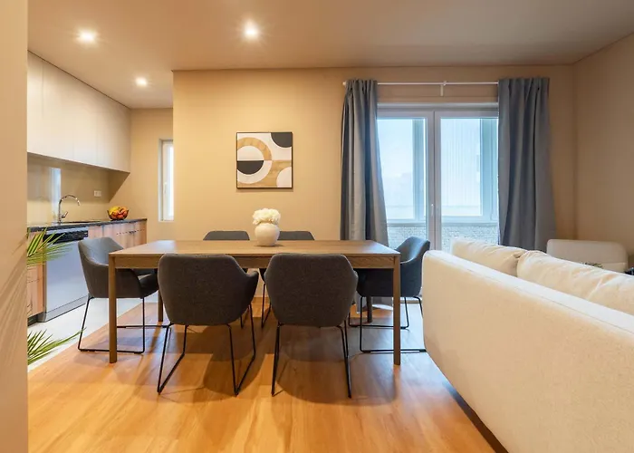 Elegant Modern Flat With Balcony By Hostwise Appartement