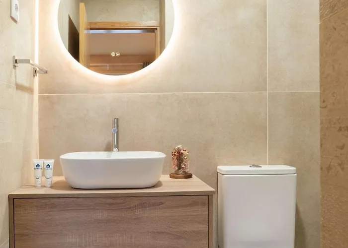 Appartement Elegant Modern Flat With Balcony By Hostwise