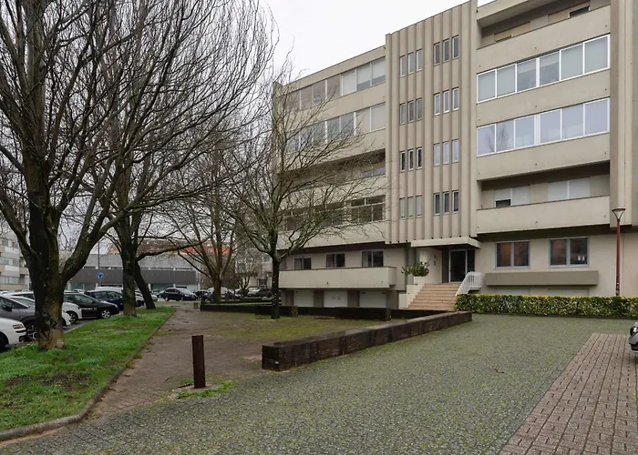 Elegant Modern Flat With Balcony By Hostwise Appartement