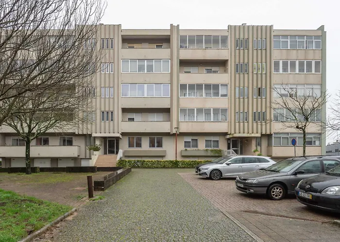 Elegant Modern Flat With Balcony By Hostwise *