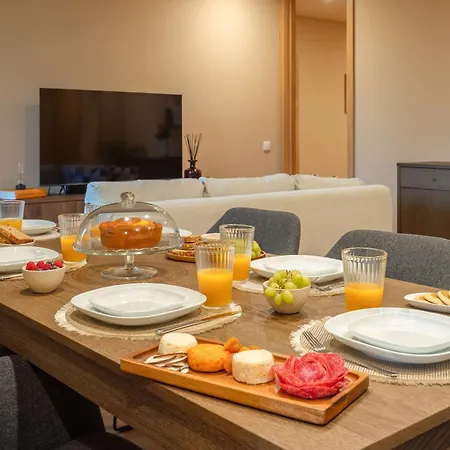 Elegant Modern Flat With Balcony By Hostwise