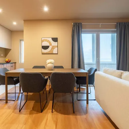 Elegant Modern Flat With Balcony By Hostwise 公寓