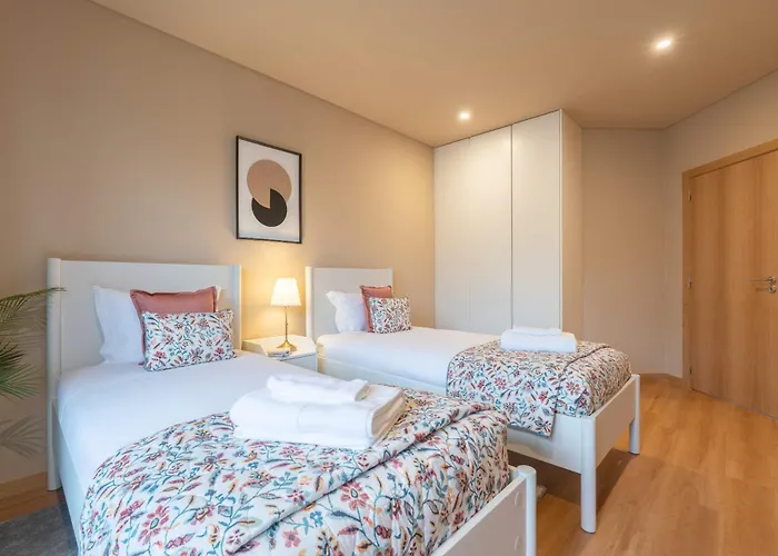 Elegant Modern Flat With Balcony By Hostwise Apartment Porto