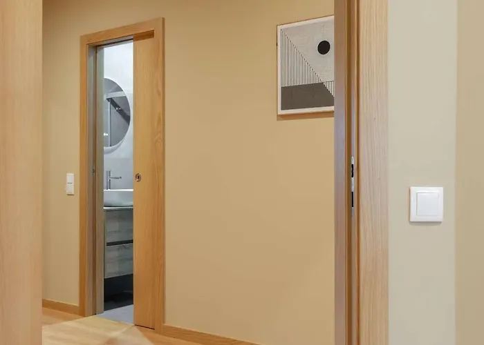 Elegant Modern Flat With Balcony By Hostwise Apartment *