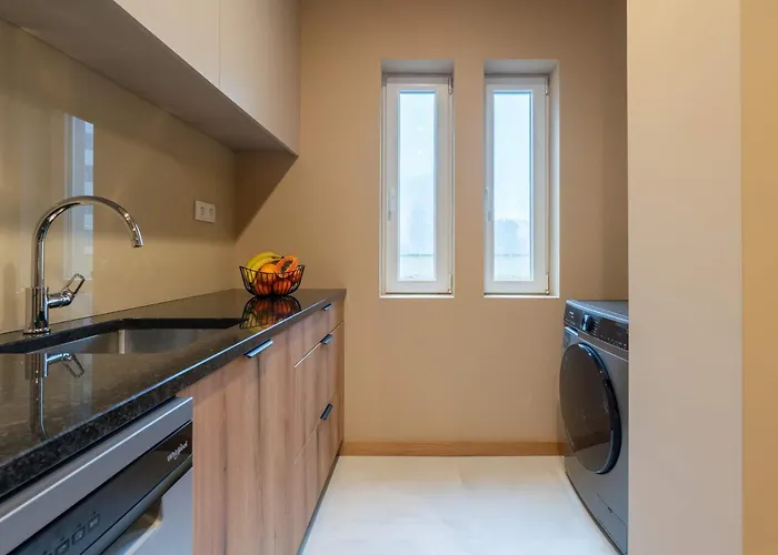 Elegant Modern Flat With Balcony By Hostwise Apartment *