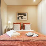 Elegant Modern Flat With Balcony By Hostwise Πόρτο