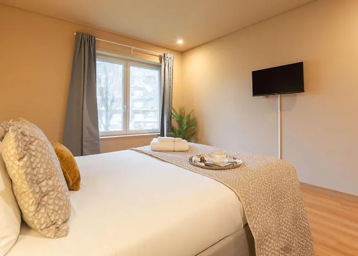 Elegant Modern Flat With Balcony By Hostwise شقة *