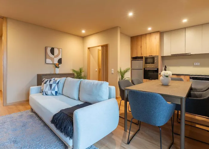 Elegant Modern Flat With Balcony By Hostwise *