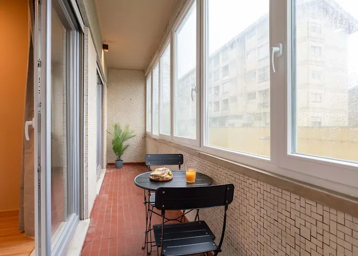 Elegant Modern Flat With Balcony By Hostwise شقة بورتو